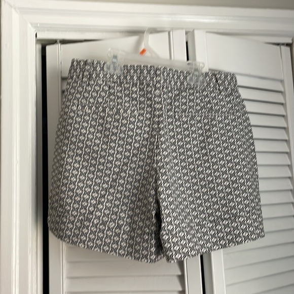 Black and white shorts - Picture 2 of 3